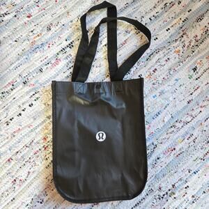 Lululemon Small Black and White Snap Closure Reusable Waterproof Bag
